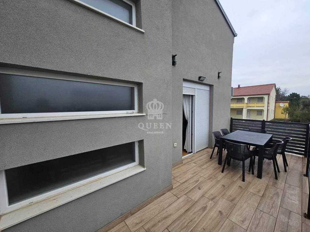 Apartman na moru, Prodaja, Vir, Vir