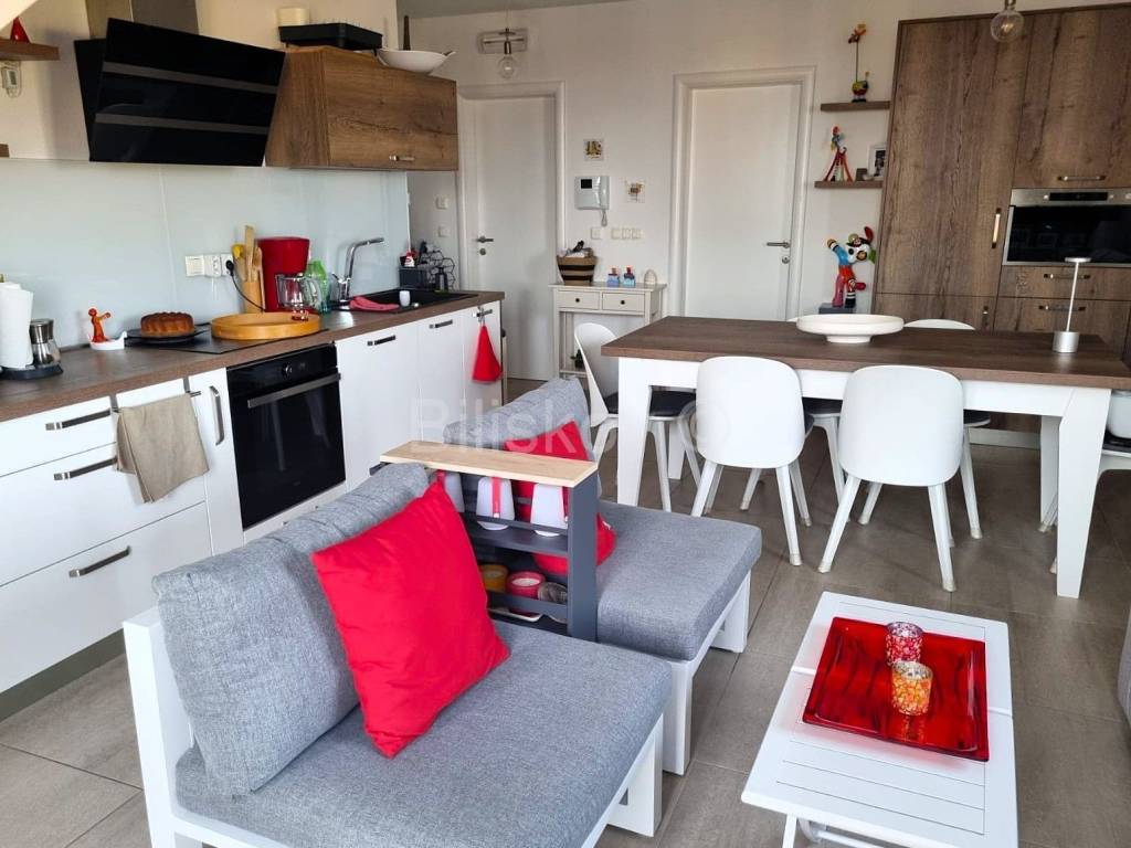 Stan u zgradi, Prodaja, Okrug, Okrug Gornji