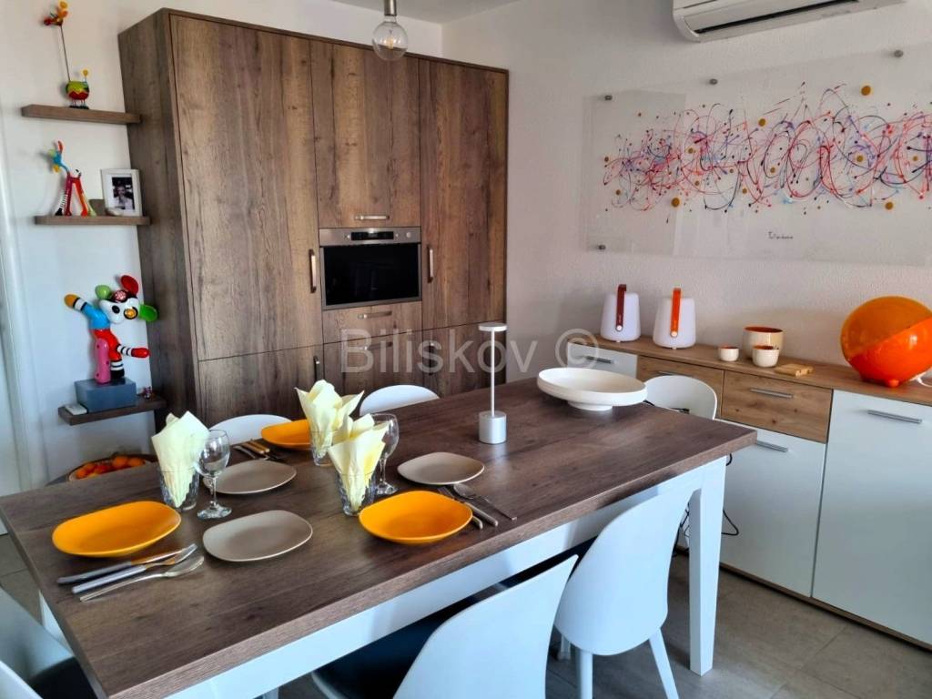 Stan u zgradi, Prodaja, Okrug, Okrug Gornji