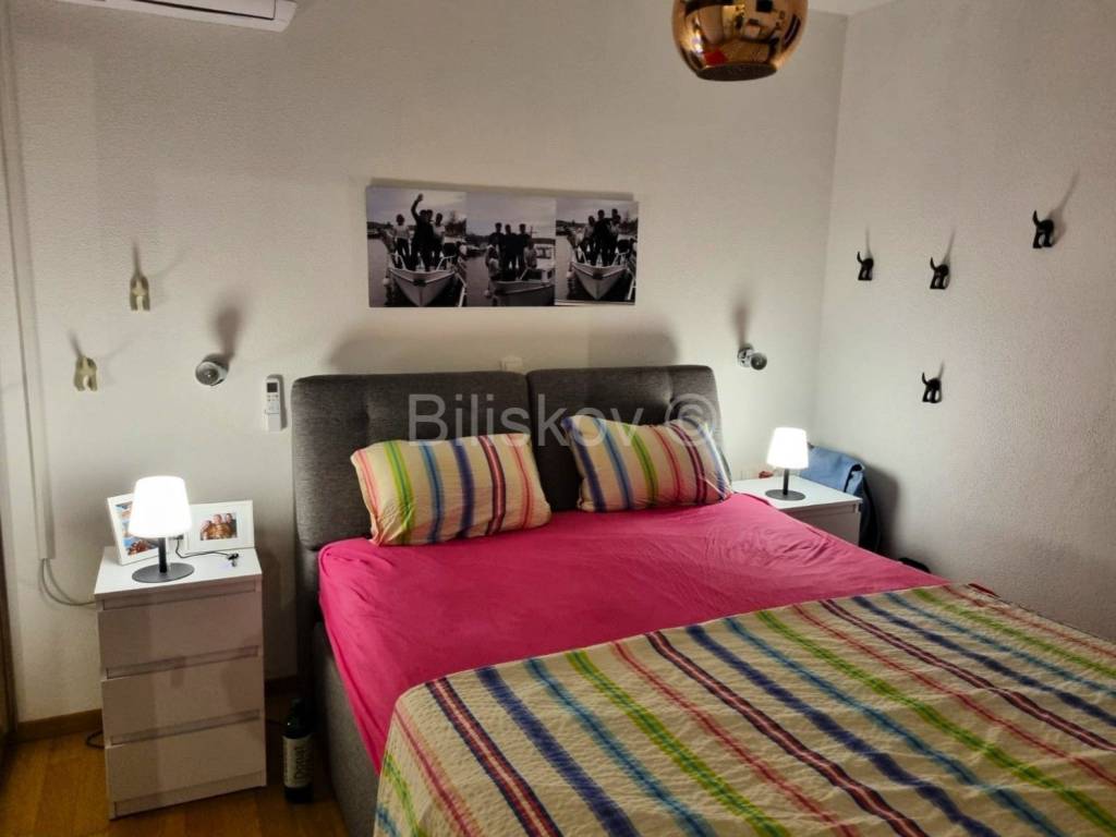 Stan u zgradi, Prodaja, Okrug, Okrug Gornji