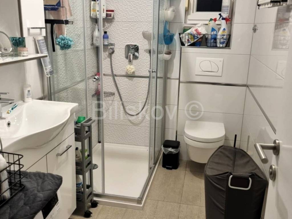 Stan u zgradi, Prodaja, Okrug, Okrug Gornji