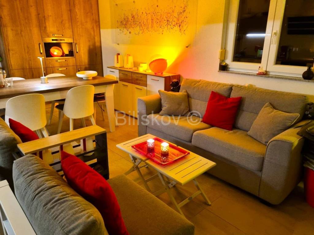 Stan u zgradi, Prodaja, Okrug, Okrug Gornji