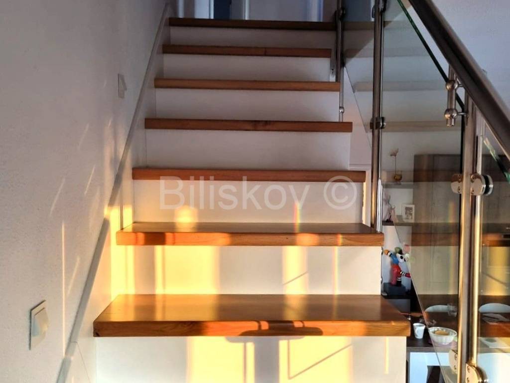 Stan u zgradi, Prodaja, Okrug, Okrug Gornji