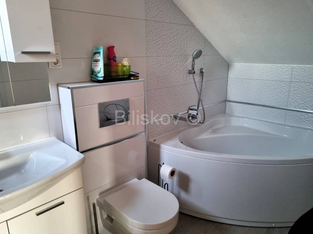 Stan u zgradi, Prodaja, Okrug, Okrug Gornji