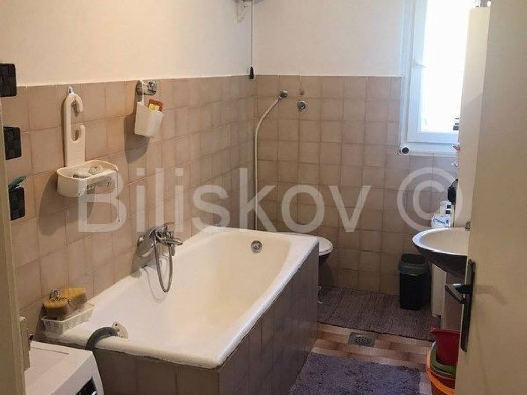 Stan u zgradi, Prodaja, Jelsa, Zavala