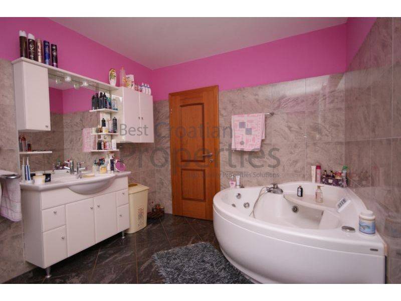 Vila, Prodaja, Ližnjan, Ližnjan