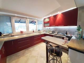 Stambeno poslovni objekt, Prodaja, Zagreb, Sesvete