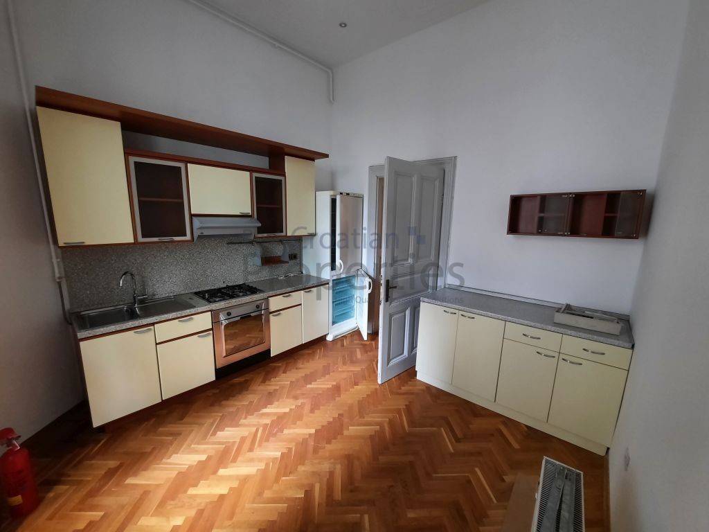 Stan u starijoj zgradi, Najam, Zagreb, Gornji Grad - Medveščak