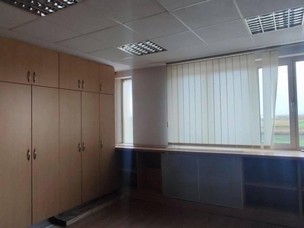 Poslovna zgrada, Najam, Belica, Belica