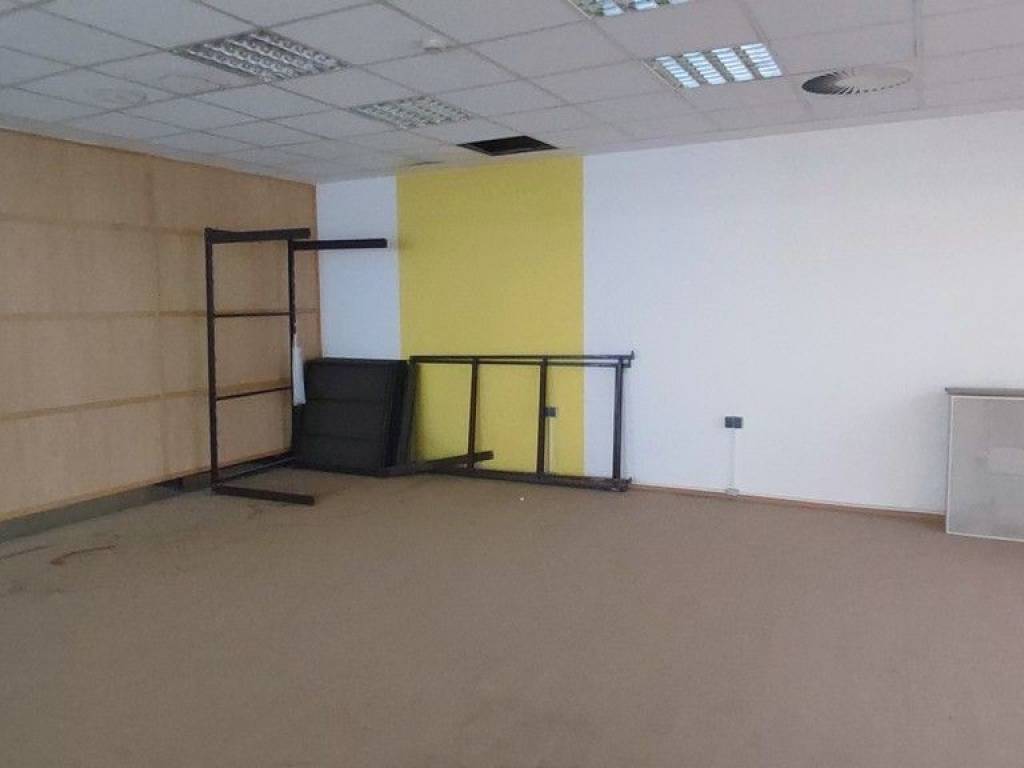 Poslovna zgrada, Najam, Belica, Belica