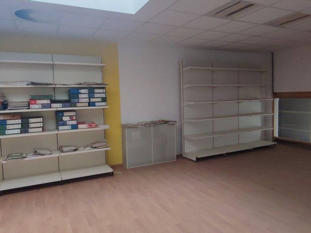 Poslovna zgrada, Najam, Belica, Belica