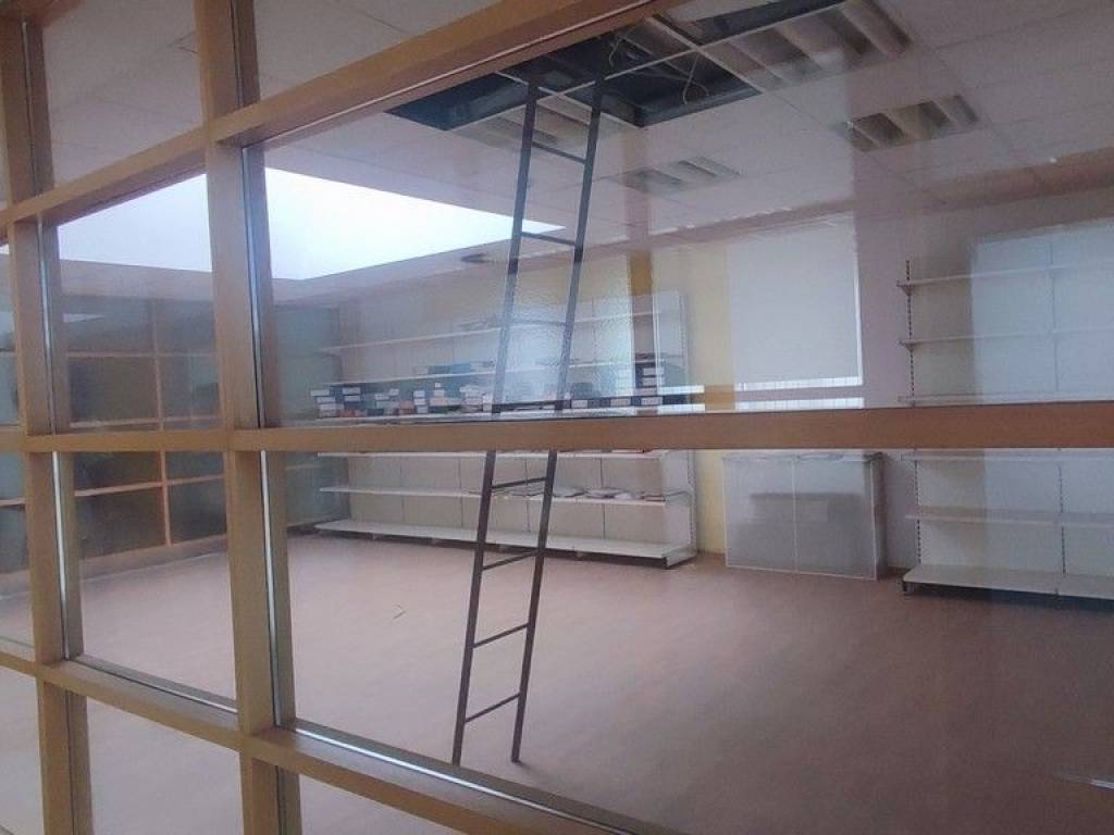 Poslovna zgrada, Najam, Belica, Belica