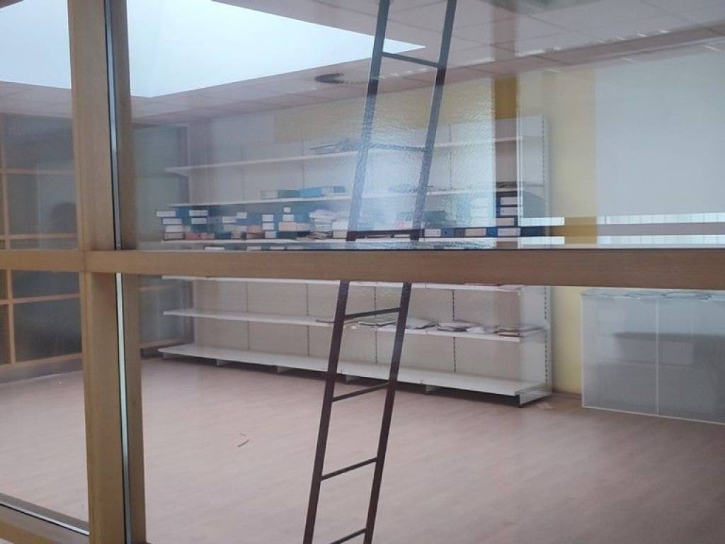 Poslovna zgrada, Najam, Belica, Belica