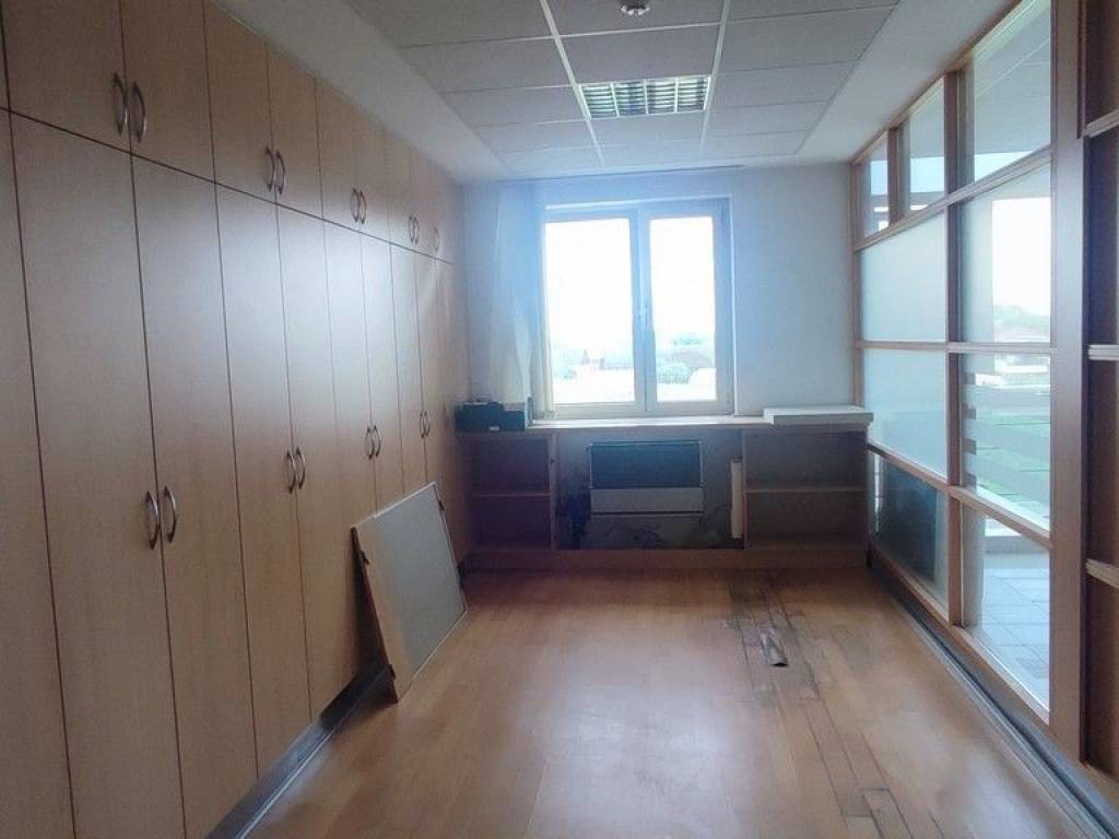 Poslovna zgrada, Najam, Belica, Belica