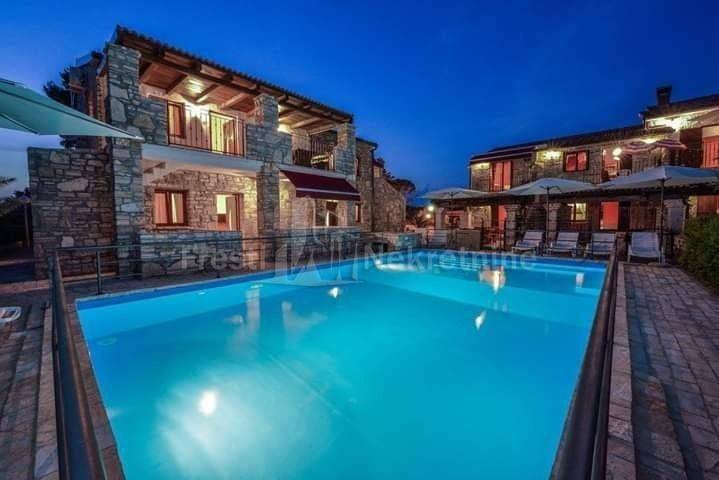 Apartmanska kuća, Prodaja, Vir, Vir