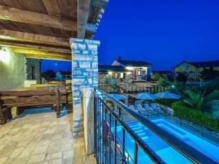 Apartmanska kuća, Prodaja, Vir, Vir