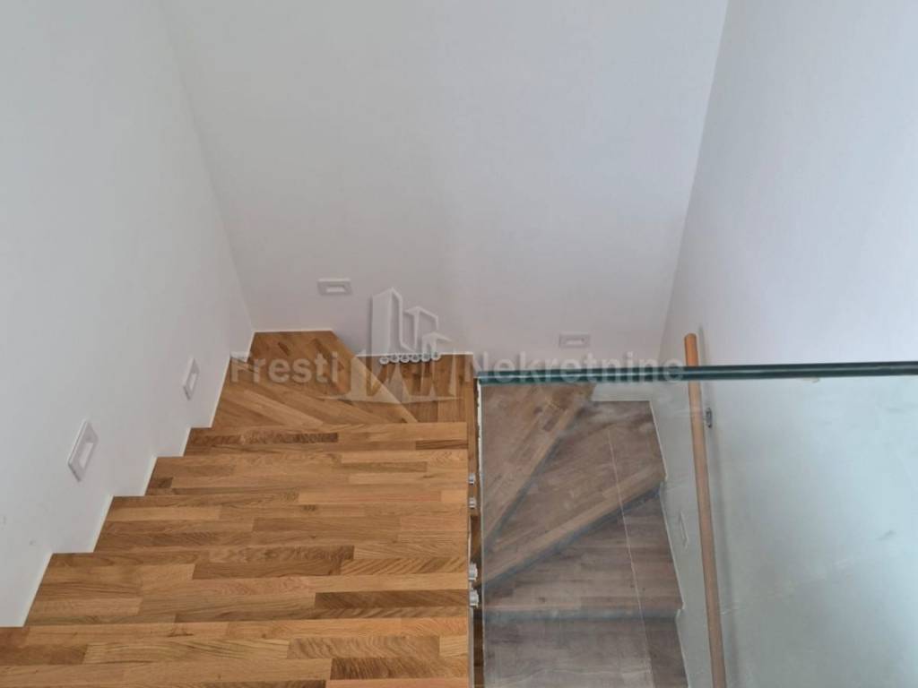 Stan u vili, Prodaja, Vir, Vir