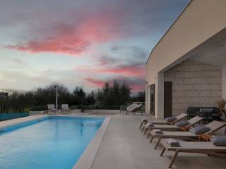 Vila, Prodaja, Zemunik donji, Smoković