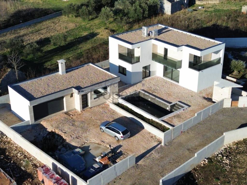 Vila, Prodaja, Zemunik donji, Smoković