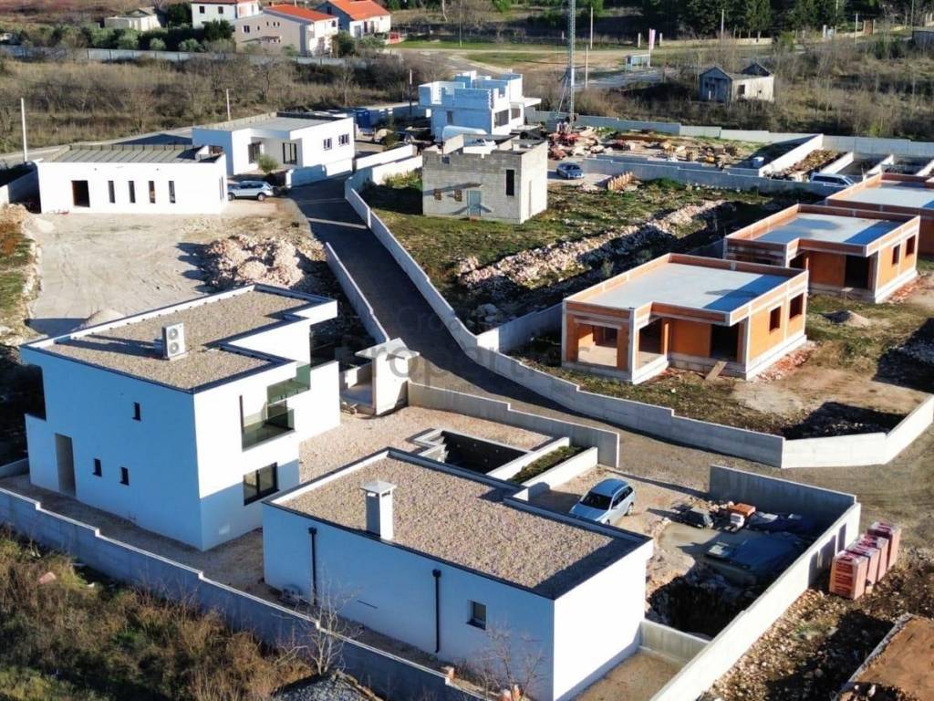 Vila, Prodaja, Zemunik donji, Smoković