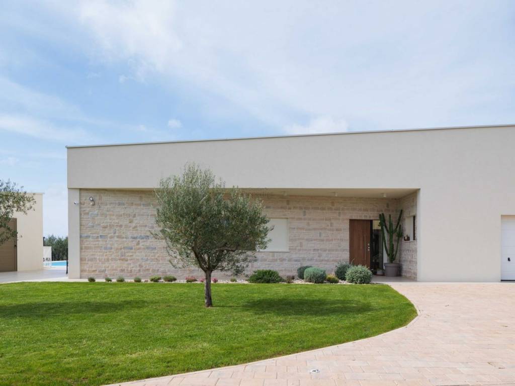 Vila, Prodaja, Zemunik donji, Smoković