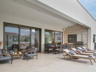 Vila, Prodaja, Zemunik donji, Smoković