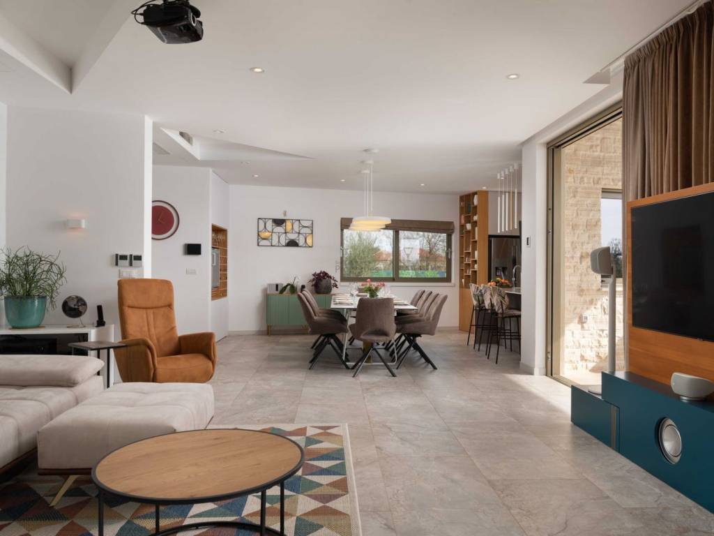 Vila, Prodaja, Zemunik donji, Smoković