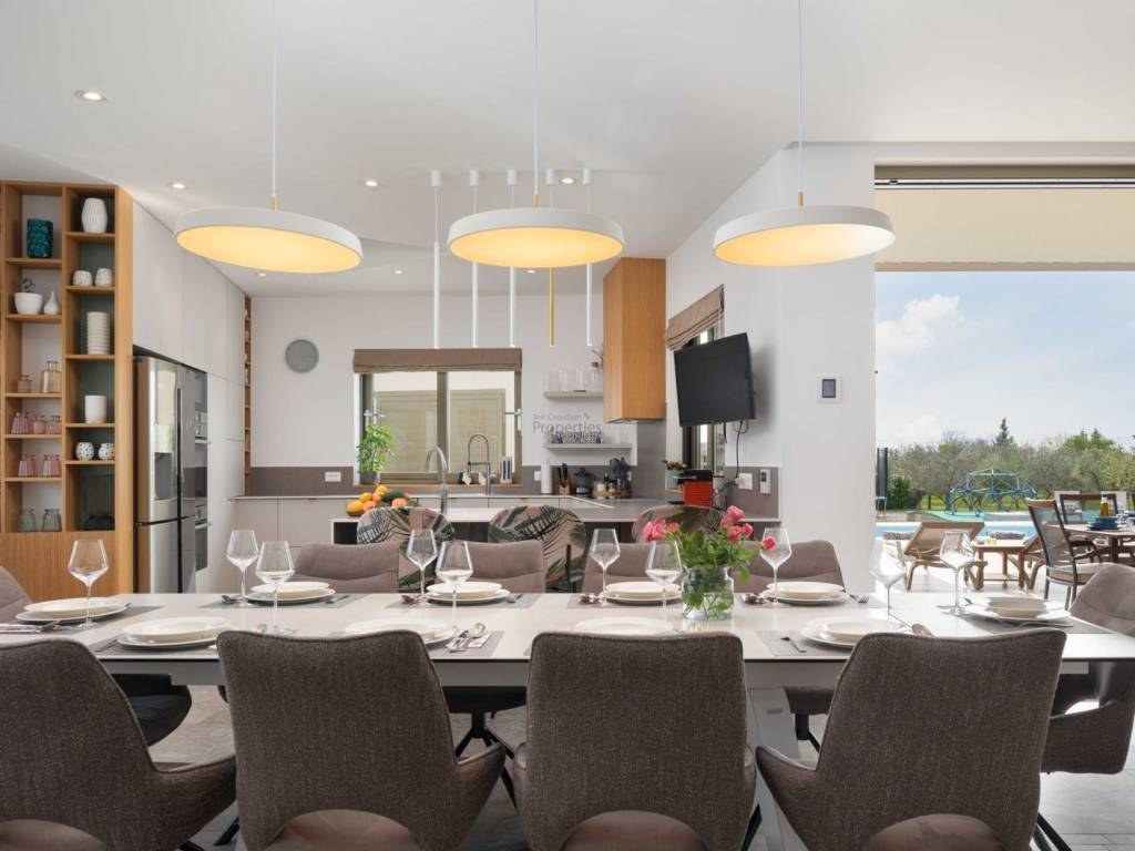 Vila, Prodaja, Zemunik donji, Smoković