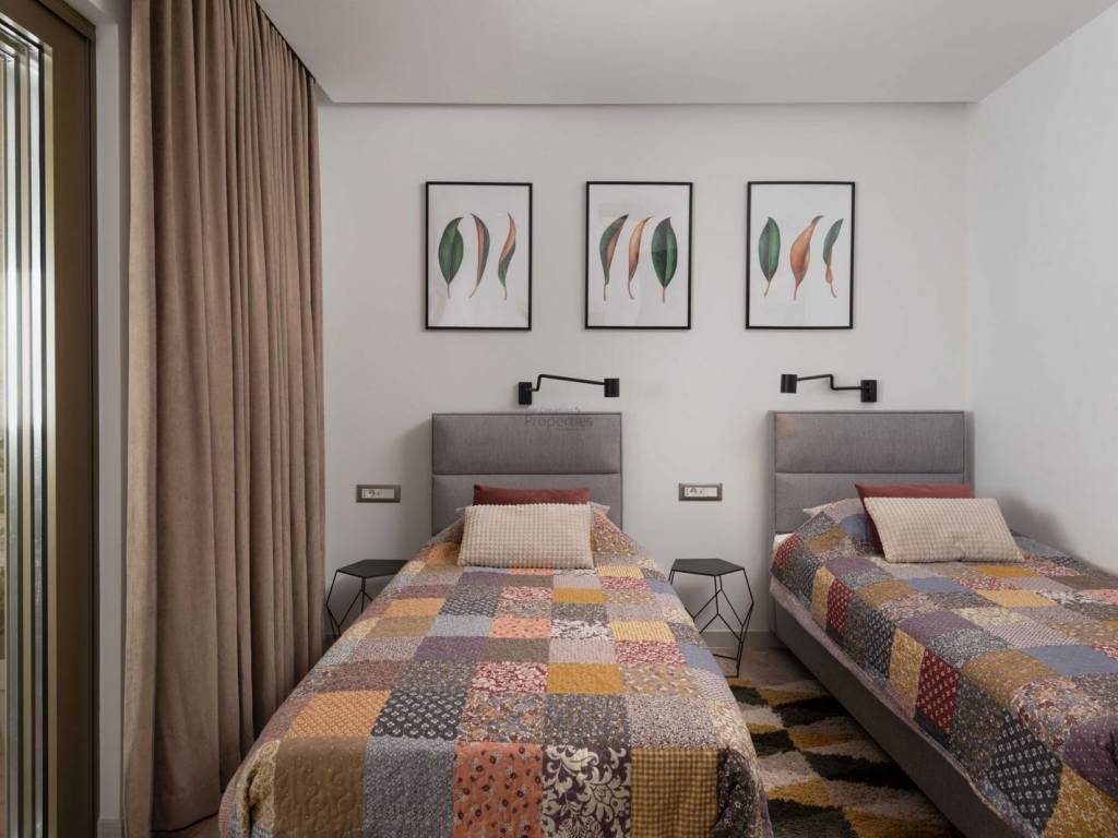 Vila, Prodaja, Zemunik donji, Smoković