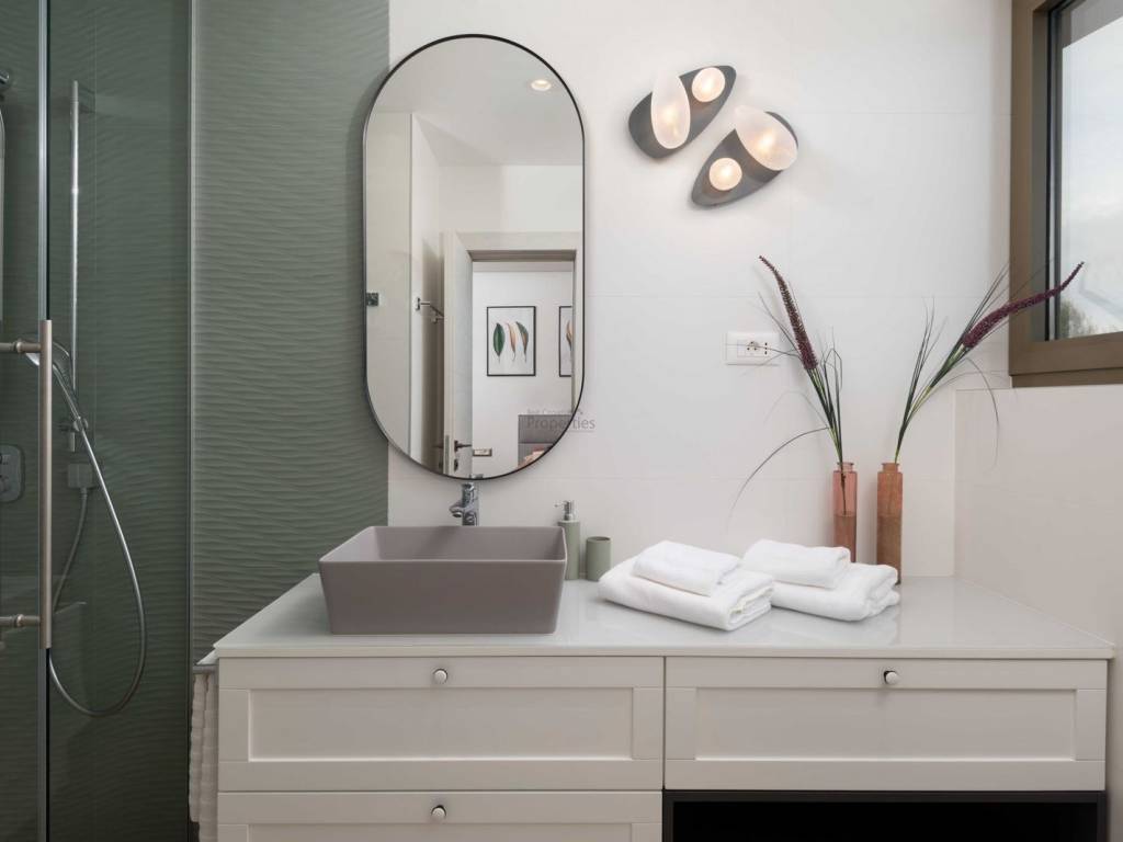 Vila, Prodaja, Zemunik donji, Smoković