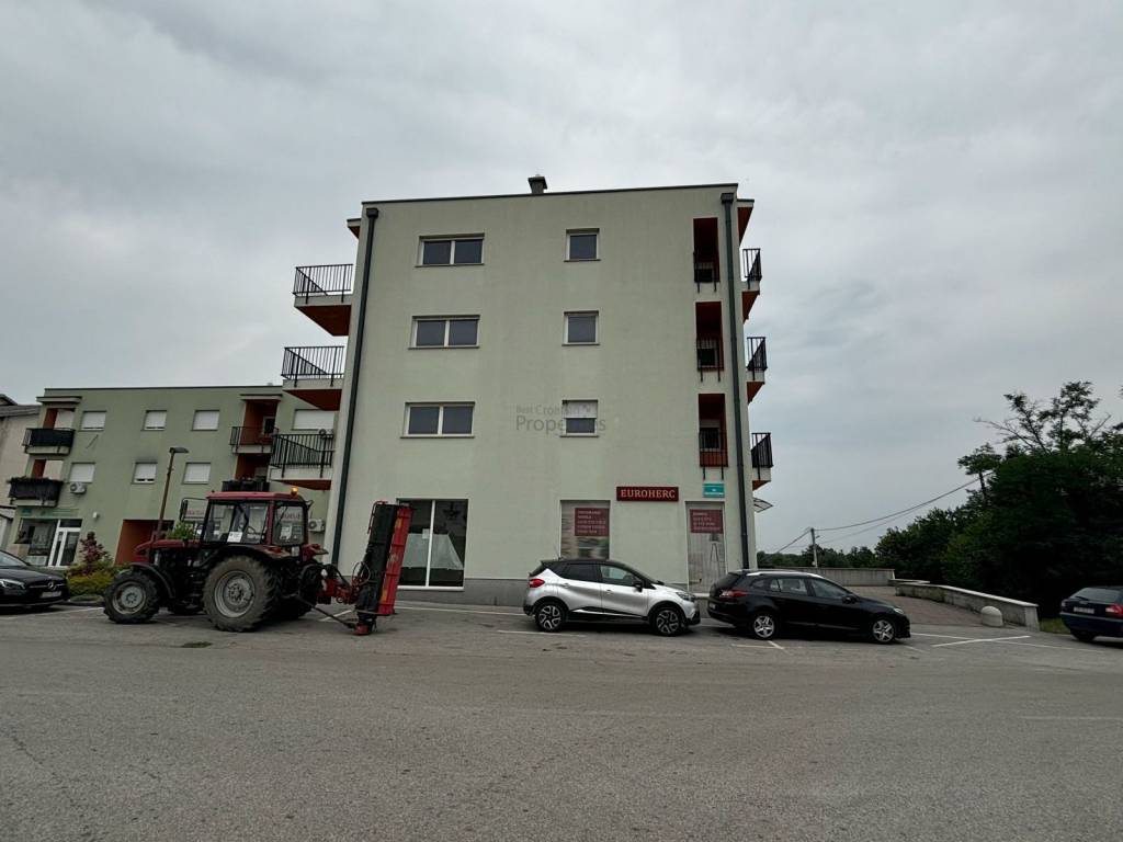 Stan u zgradi, Prodaja, Pisarovina, Pisarovina