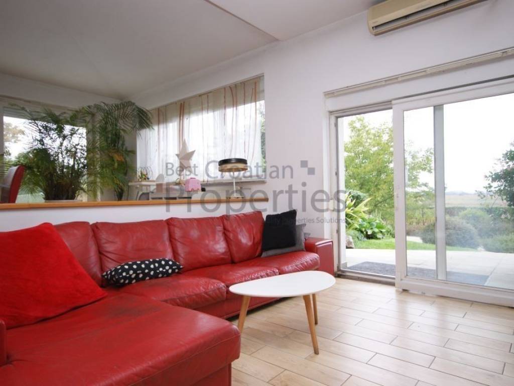 Vila, Prodaja, Stupnik, Donji Stupnik