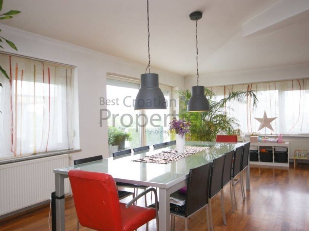 Vila, Prodaja, Stupnik, Donji Stupnik