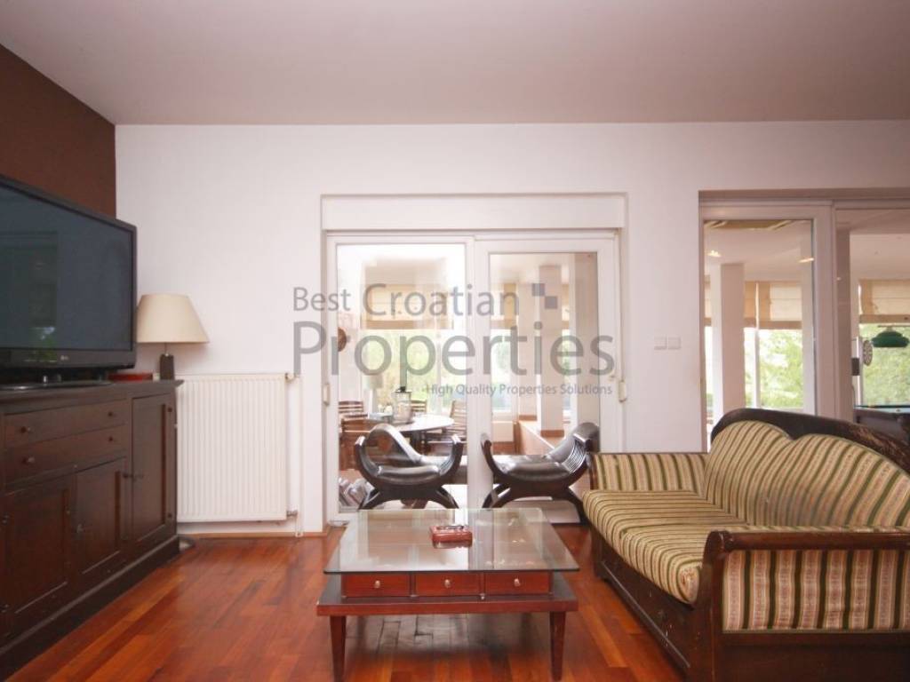 Vila, Prodaja, Stupnik, Donji Stupnik