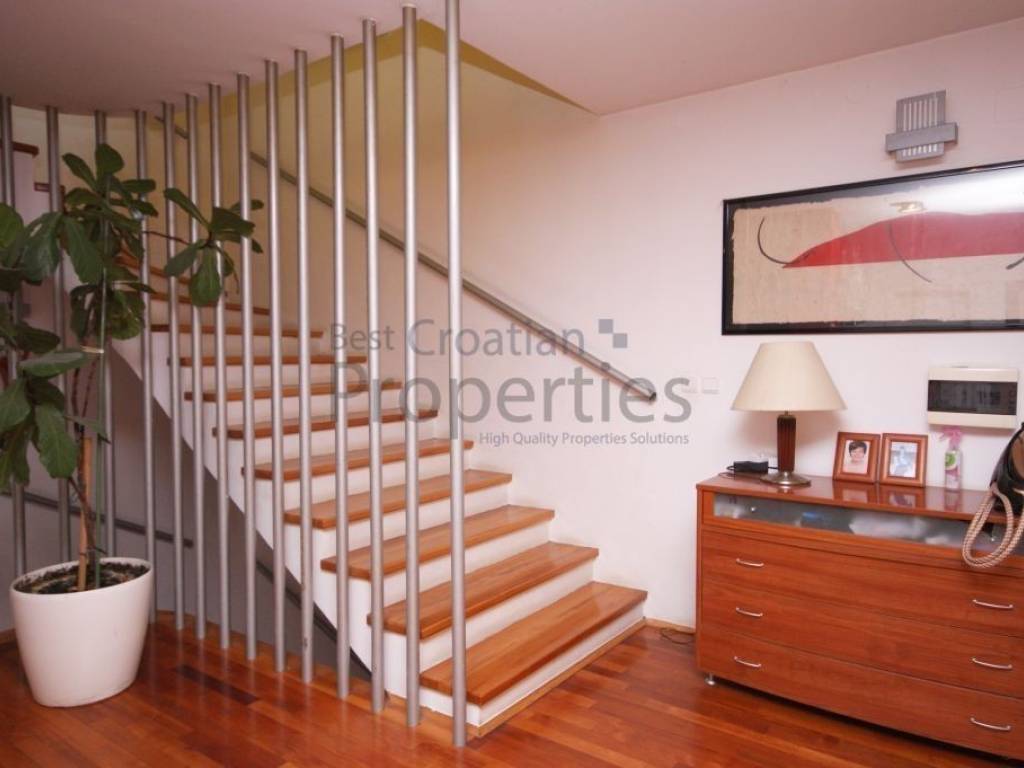 Vila, Prodaja, Stupnik, Donji Stupnik