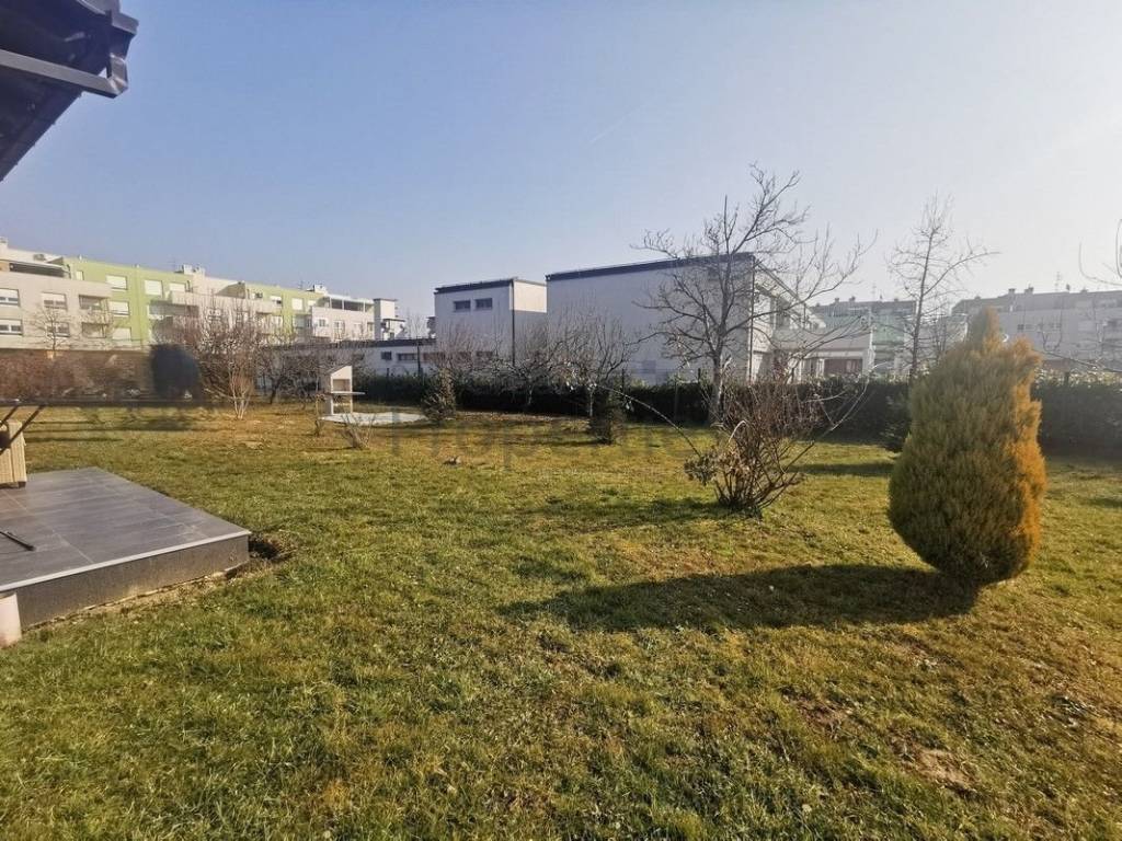 Građevinsko stambeno zemljište, Prodaja, Zagreb, Sesvete