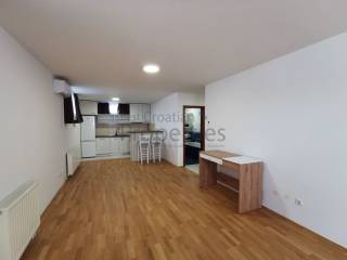 Stan u zgradi, Prodaja, Zagreb, Sesvete