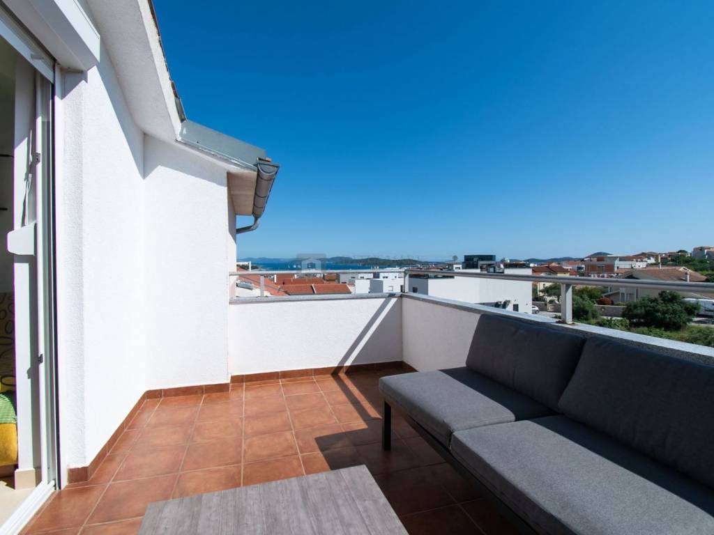 Stan u zgradi, Najam, Vodice, Vodice