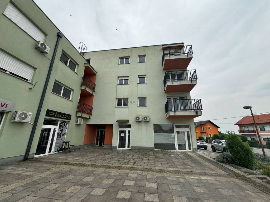 Poslovna zgrada, Prodaja, Pisarovina, Pisarovina