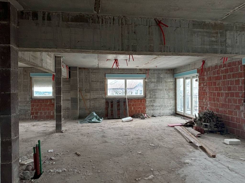 Poslovna zgrada, Prodaja, Pisarovina, Pisarovina