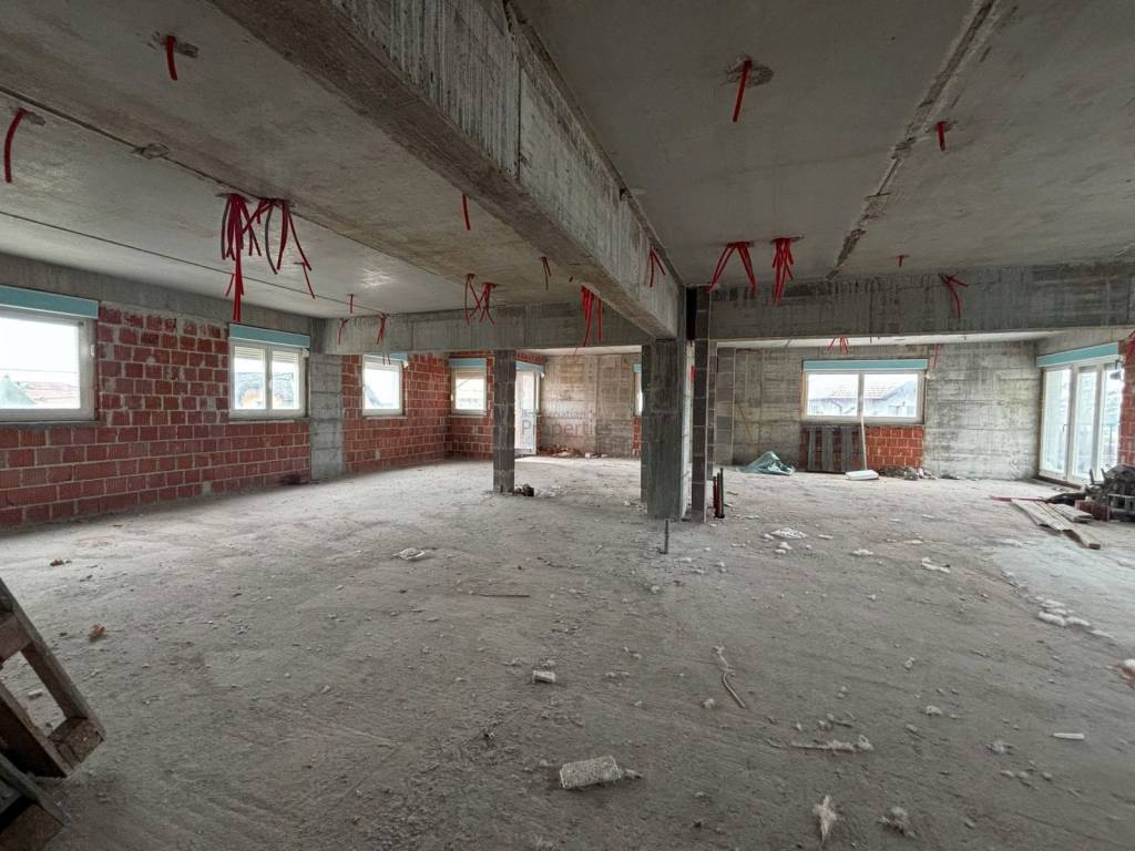 Poslovna zgrada, Prodaja, Pisarovina, Pisarovina