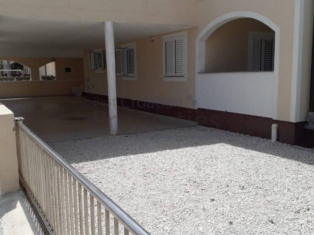 Apartman na moru, Prodaja, Vir, Vir