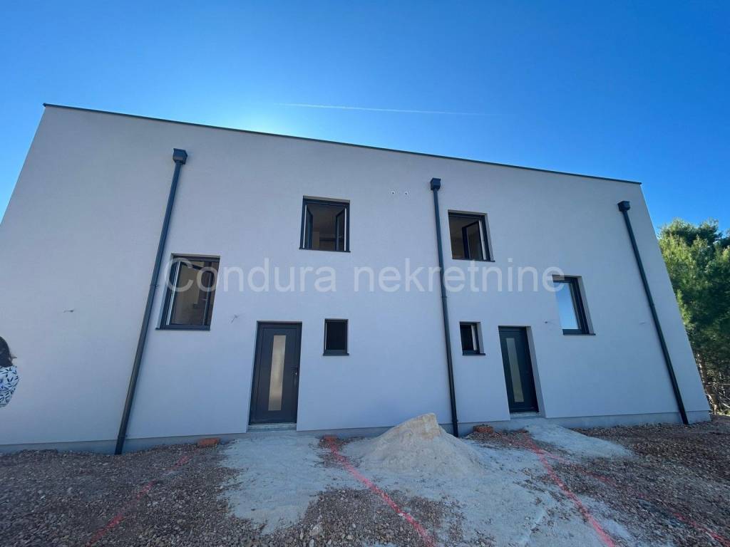 Dvojna kuća, Prodaja, Privlaka, Privlaka