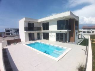 Luksuzna vila, Prodaja, Privlaka, Privlaka