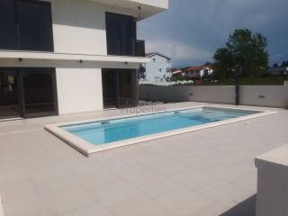 Luksuzna vila, Prodaja, Privlaka, Privlaka