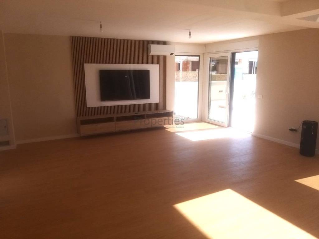 Luksuzna vila, Prodaja, Privlaka, Privlaka