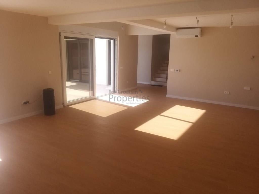 Luksuzna vila, Prodaja, Privlaka, Privlaka