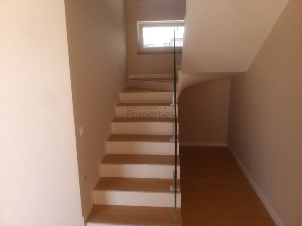 Luksuzna vila, Prodaja, Privlaka, Privlaka