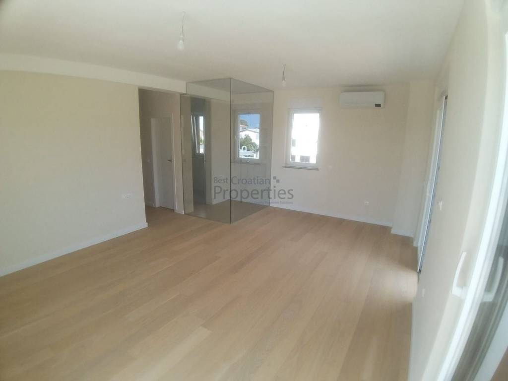 Luksuzna vila, Prodaja, Privlaka, Privlaka