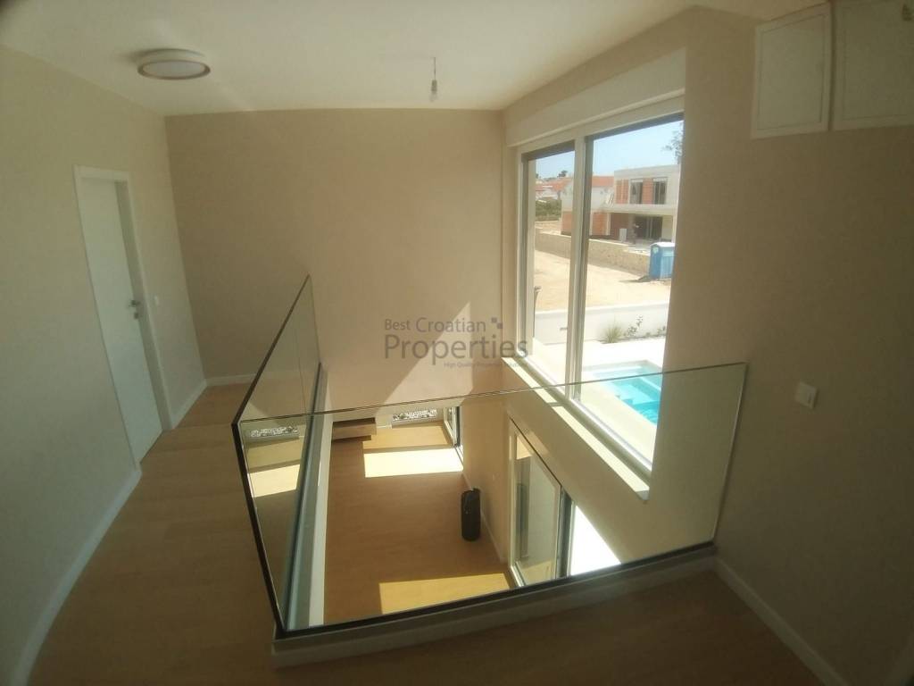 Luksuzna vila, Prodaja, Privlaka, Privlaka